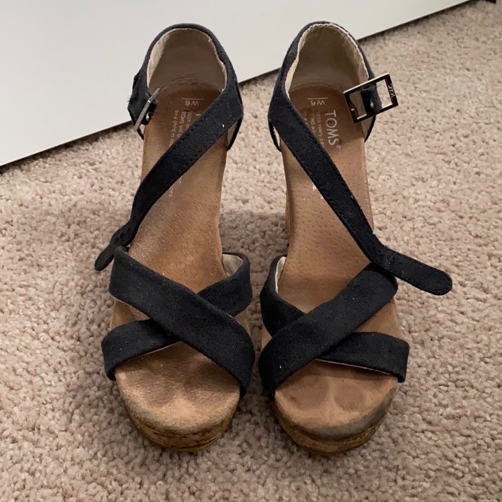 Tom’s wedge heels